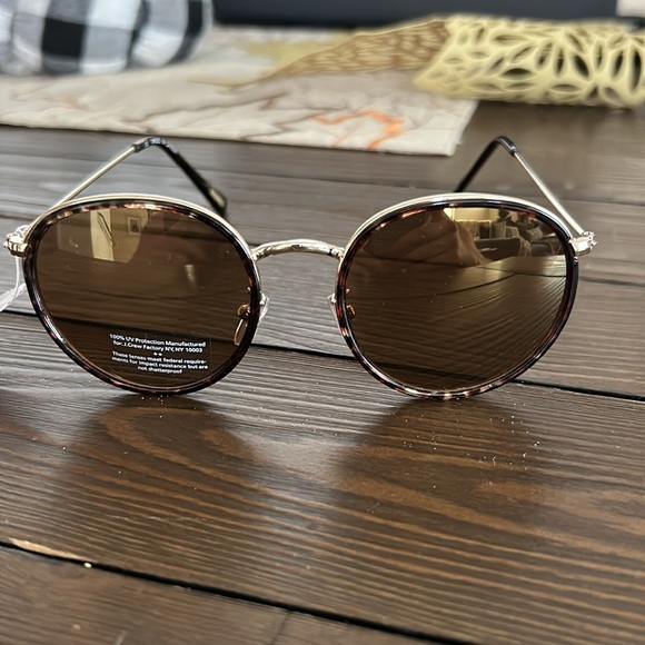 J Crew Round Frame Sunglasses NWT - Picture 2 of 4